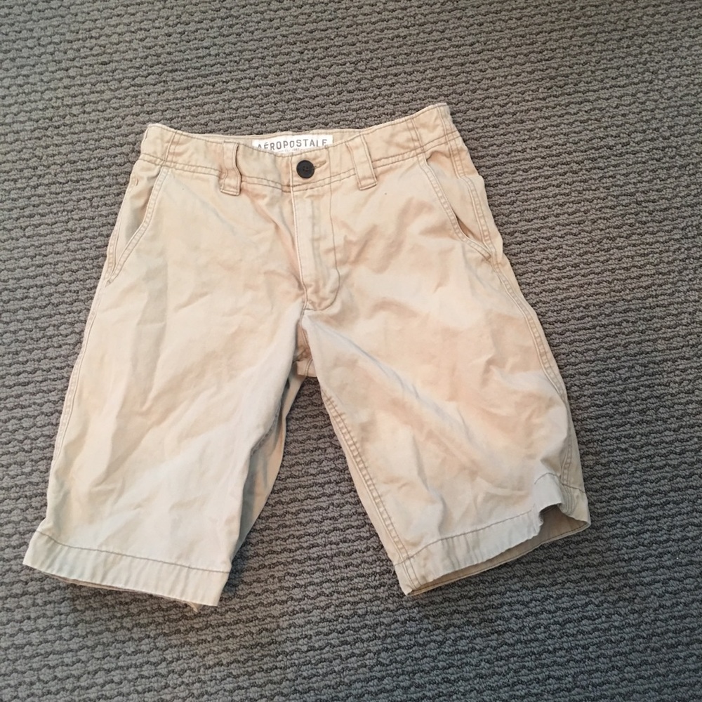 Young Men’s Aeropostale khaki cargo shorts Size 28